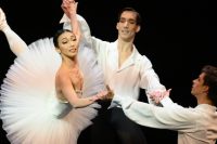 2-Suite-en-blanc-Kayo-Nakazato-Eneko-Amoros-Zaragoza-Amaury-Barreras-Lapinet-crÇdit-David-Herrero