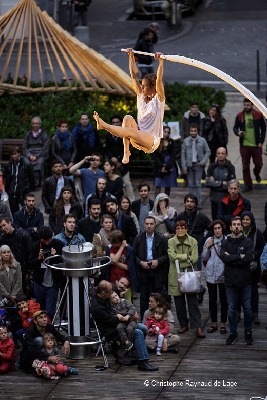 Chloé Moglie - Place des Célestins