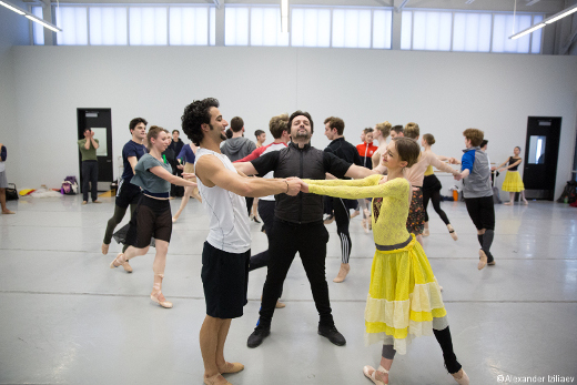 Angel Corella en répétition avec Arian Molina Soca et Oksana Maslova.