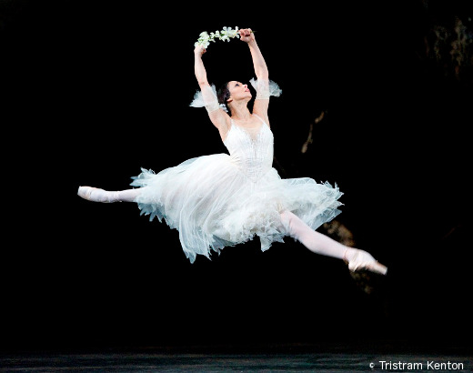 A scene from Giselle by The Royal Ballet @ Royal Opera House. Roberta Marquez and Sergei Polunin (Opening 12-01-11) ©Tristram Kenton 01/11 (3 Raveley Street, LONDON NW5 2HX TEL 0207 267 5550  Mob 07973 617 355)email: tristram@tristramkenton.com