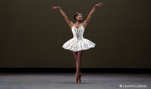 Conseil pratique – Des chaussons de danse adaptés à sa couleur de peau –  Danses avec la plume – L'actualité de la danse