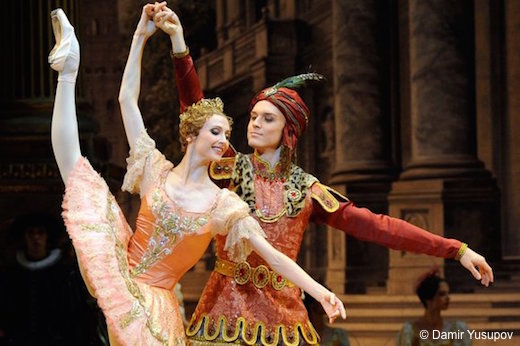 Denis Rodkine dans l'un de ses premiers rôles, avec Svetlana Zakharova, dans La Belle au bois dormant